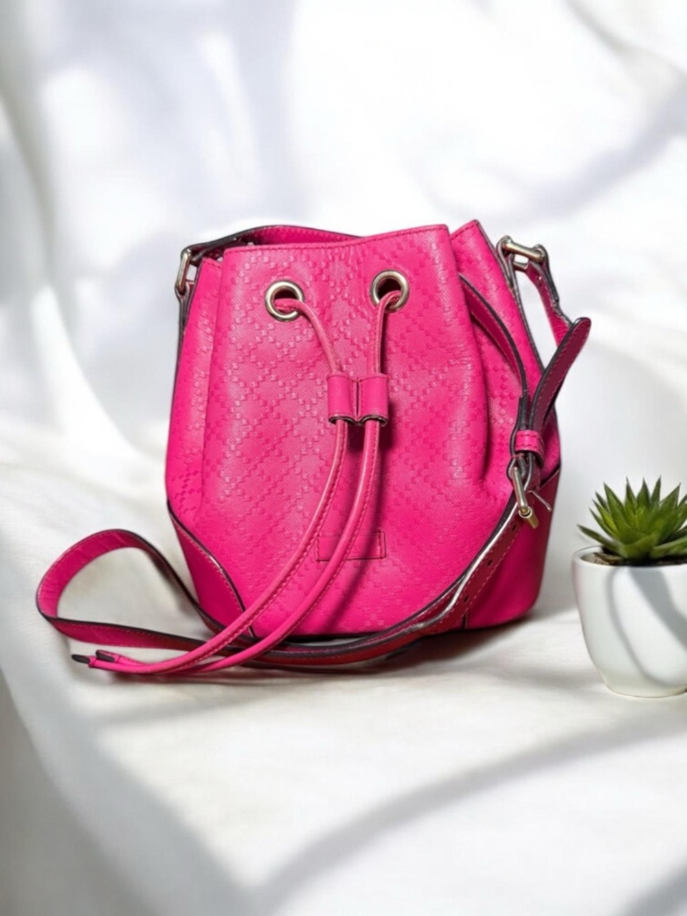 GUCCI - Pink Hilary Bucket bag